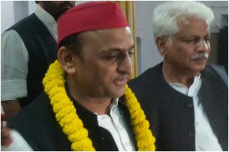 समाजवादी पार्टी के राष्ट्रीय अध्यक्ष अखिलेश यादव इन दिनों धर्म की राह पर हैं.