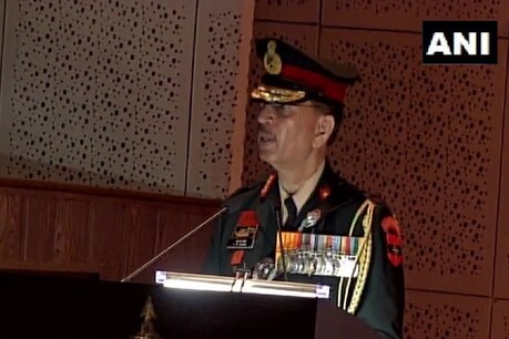 समारोह के दौरान सैन्य कमांडर ने देश के प्रति उत्कृष्ट सेवा के लिये 26 इकाइयों के 61 सैन्यकर्मियों को वीरता एवं विशिष्ट सेवा पुरस्कार और प्रशस्ति पत्र प्रदान किये. ANI