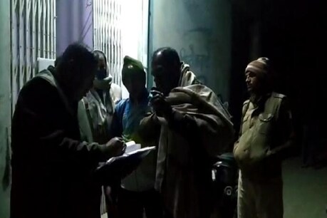 बिहार के मधुबनी में हुई लूट की घटना के बाद मामले की पड़ताल में जुटी पुलिस