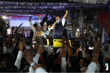 दिल्ली के सीएम अरविंद केजरीवाल भी एमसीडी के उपचुनाव में कूद गए हैं.