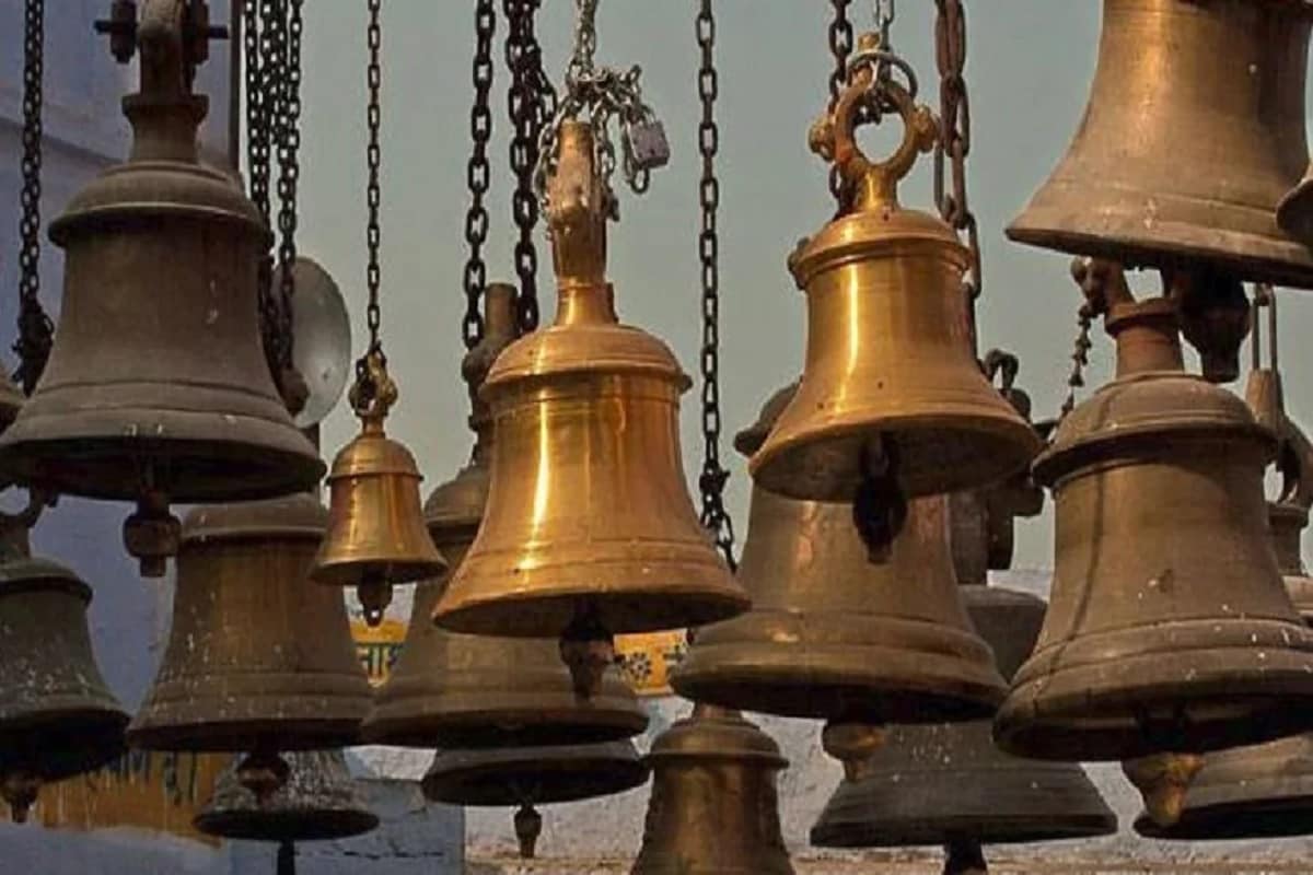 ringing bell in temple before entering the place know religious and