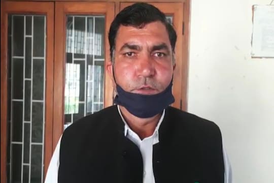 बीजेपी सांसद राजेंद्र अग्रवाल ने पुलिस पर अभद्रता का आरोप लगाया है.