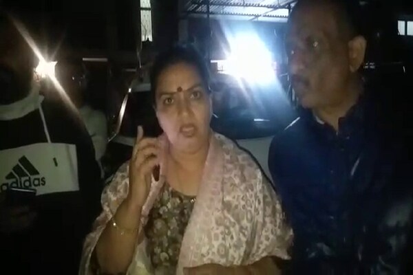 चंडीगढ़: महिला कांग्रेस अध्यक्ष के घर के बाहर घात लगाकर बैठे बदमाशों ने की अंधाधुंध फायरिंग, पत्थर भी फेंके