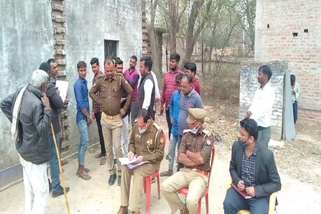 अमेठी में गैगेस्टर संजय यादव की संपत्तियों को पुलिस ने कुर्क कर दिया है.