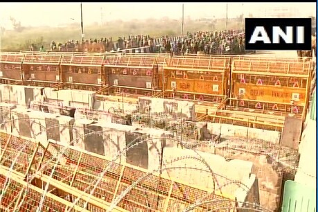 किसानों के दिल्ली कूच करने के डर से बॉर्डर पर सुरक्षा बढ़ा दी गई है.