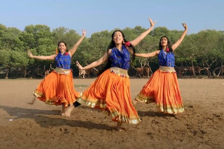 उर्मिला मातोंडकर के गाने 'छम्मा छम्मा' पर धनाश्री वर्मा. (Video Grab Youtube)