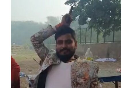 दिल्ली में पुलिस ने एक युवक को पिस्टल समेत गिरफ्तार किया है. युवक पर शादी में हर्ष फायर करने का आरोप है.
