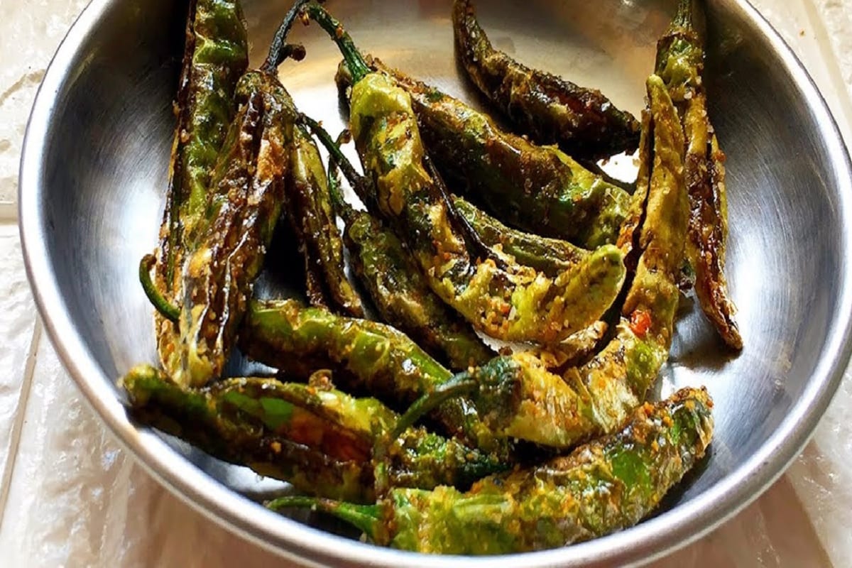 fried-green-chilli-recipe-made-with-green-chillies-ajwain-and-lemon