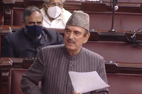 कांग्रेस के वरिष्ठ नेता गुलाम नबी आजाद ने कहा कि सरकार को जम्मू कश्मीर का राज्य का दर्जा बहाल करने के लिए सदन में एक विधेयक लाना चाहिए (Pic- ANI)