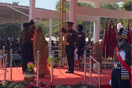 समारोह में सेना के 20 शहीदों और जवानों को सम्मान किया गया.