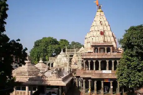 सुप्रीम कोर्ट के आदेश पर CBRI की टीम मंदिर की जांच कर रही है.