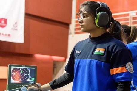मनु भाकर महिला वर्ग के अलावा मिक्स्ड इवेंट में भी उतरेंगी.