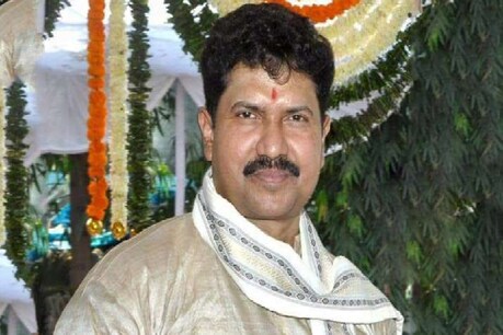 मोहन डेलकर (Mohan Delhkar) दादरा और नगर हवेली (Dadra Nagar Haveli) लोकसभा क्षेत्र से 7 बार सांसद रहे हैं.
