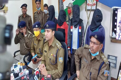 सिर कटी महिला की लाश मिलने के मामले में पुलिस ने आरोपियों को गिरफ्तार किया है.