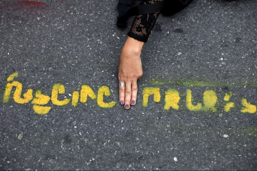 myanmar coup, protest symbols, pro democracy protests, anti government protests, म्यांमार तख्तापलट, म्यांमार न्यूज़, विरोध प्रदर्शन ट्रेंड
