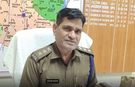 पुलिस ने परिजनों की शिकायत पर मृतक की पत्नी और देवर के खिलाफ मामला दर्ज कर जांच शुरू की.