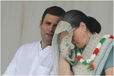 राहुल के साथ सोनिया गांधी (फ़ाइल फोटो)