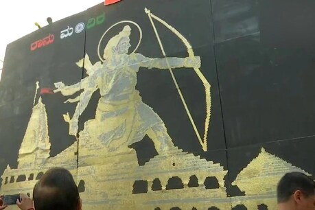 सिक्कों से तैयार किया गया राम मंदिर. (Pic- Twitter)