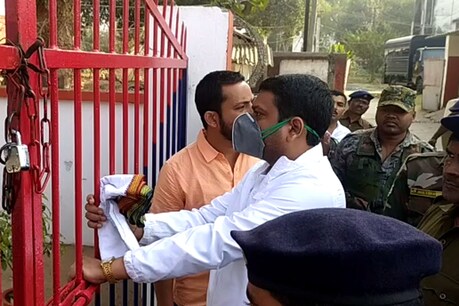 पूर्व विधायक संजीव सिंह अपने चचेरे भाई नीरज सिंह की हत्या के मामले में जेल में बंद हैं.