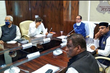 मध्य प्रदेश के सीएम शिवराज सिंह चौहान की अध्यक्षता में समीक्षा बैठक हुई.