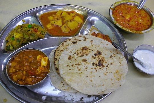नांगलोई इलाके में श्याम रसोई का नाम किसी परिचय का मोहताज नहीं, जहां भरपेट खाना मिलता है