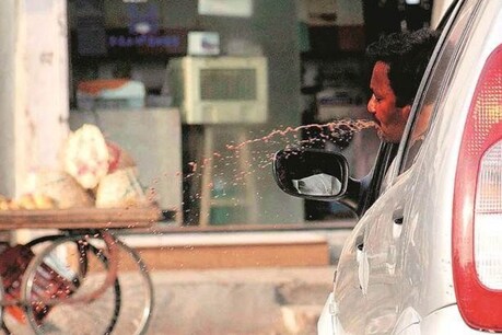 यूपी सरकार ने सड़कों की स्वच्छता को लेकर नया नियम लागू करने की योजना बनाई है. (सांकेतिक तस्वीर)
