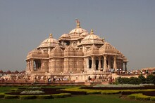 श्रीकृष्ण जन्मभूमि मामले में नया दावा,लाल किले में दबा है मंदिर का श्रीविग्रह