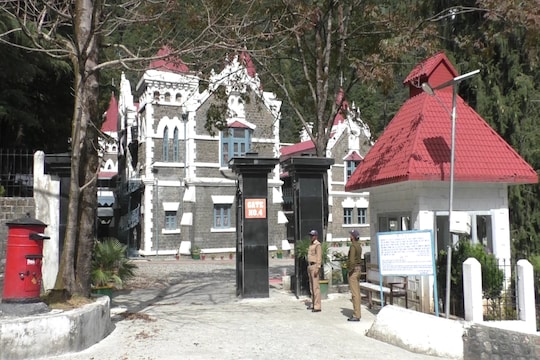 चितई मंदिर में डीएम अल्मोडा द्वारा जारी विज्ञापन पर सुप्रीम कोर्ट ने लगाई रोक.