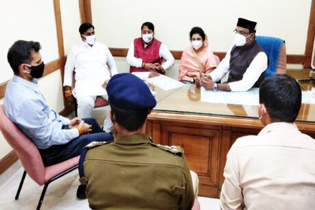 महाराष्ट्र की सीमा से लगे बालाघाट ज़िले में नाइट कर्फ्यू लगा दिया गया है.