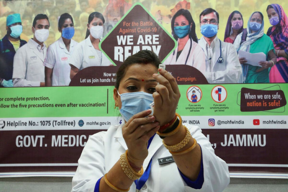 भारत ने मात्र 26 दिनों में 70 लाख से अधिक लोगों को कोरोना वैक्‍सीन लगाने में कामयाबी पाई है. (Pic- AP)