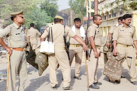 पुलिस की शुरुआती जांच में सामने आया है कि आरोपी बच्ची को कुछ खिलाने या खिलौने का लालच देकर अपने साथ ले गया होगा.