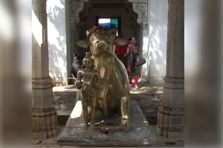 जनश्रुति है कि इस मंदिर में भगवान शिव के अंगूठे के कारण ही माउंट के पहाड़ टिके हुए हैं.