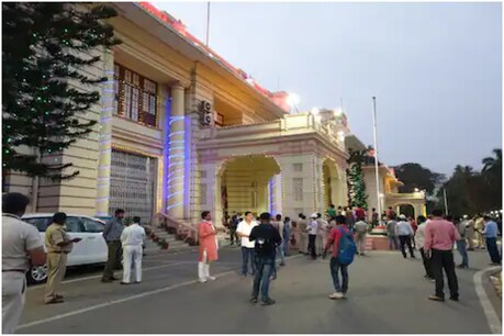 सीएजी की रिपोर्ट के बाद बिहार में सियासत तेज हो सकती है.