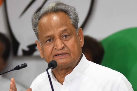 गहलोत ने कहा कि देश के कई राज्यों में ऑक्सीजन की कमी से मौतें होने के समाचार आए हैं. यह बहुत गंभीर और दुर्भाग्यपूर्ण स्थिति है. 
