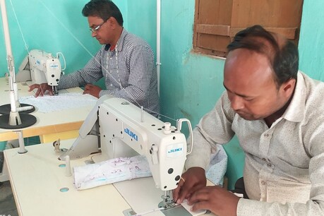 बिहार सरकार की योजनाओं से आत्मनिर्भर बन रहे प्रवासी मजदूर.