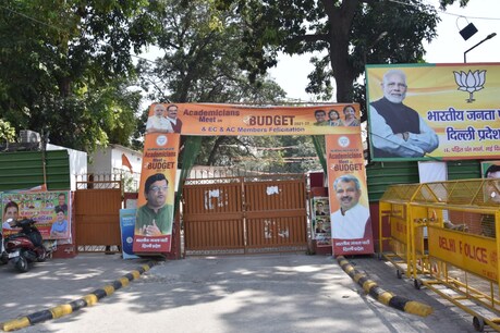 उपचुनाव में जबरदस्त हार होने के बाद भाजपा के दिल्ली प्रदेश मुख्यालय पर सन्नाटा पसर गया है.
