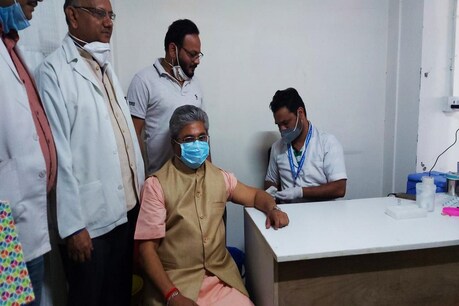 भाजपा के राज्यसभा सांसद एवं राष्ट्रीय महामंत्री दुष्यंत गौतम ने कोरोना की कोविडशील्ड वैक्सीन लगवाई.