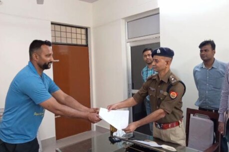 पुलिस को धन्यवाद देने पहुंचा बीएसएफ जवान.
