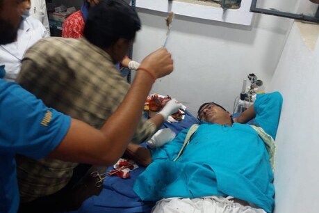 बांका में राजद नेता को अज्ञात अपराधियों ने गोली मार दी है.