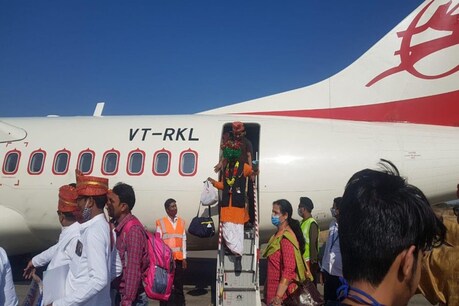 उड़ान योजना के तहत सोमवार को दिल्ली और प्रयागराज से यात्रियों को लेकर एयर इंडिया का विमान बिलासपुर पहुंचा