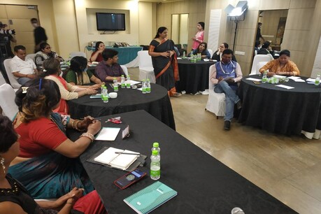 यौनकर्मी, ट्रांसजेंडर और HIV के साथ रह रहे लोगों ने हिंसा से निपटारे के लिए क्राइसिस रिस्पांस टीम का गठन किया.