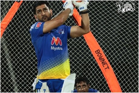 IPL 2021: सीएसके के कैंप में महेंद्र सिंह धोनी और खिलाड़ियों ने प्रैक्टिस शुरू कर दी है (CSK/Twitter)