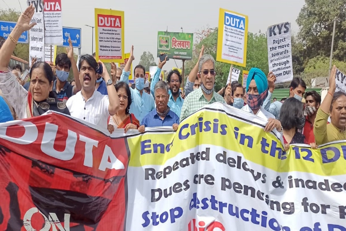 Delhi University Colleges Teachers protest against Delhi Government, AAP Government, CM Residency, DUTA, NDTF