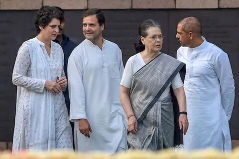 सोनिया गांधी इस वक्त कांग्रेस की अंतरिम अध्यक्ष हैं. (फाइल फोटो)