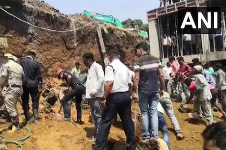 फंसे हुए लोगों की तलाश में सर्च ऑपरेशन जारी है. (तस्वीर-ani)