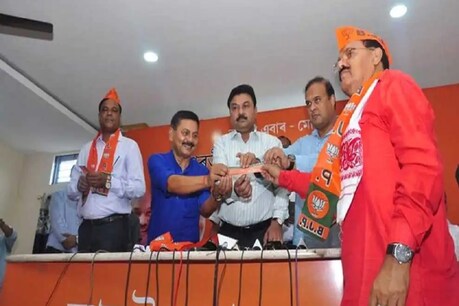 गौतम रॉय ‘‘पार्टी विरोधी गतिविधियों’’ के मामले में कांग्रेस से निलंबित होने के बाद 11 नवंबर 2019 को भाजपा में शामिल हो गए. (ANI Twitter)