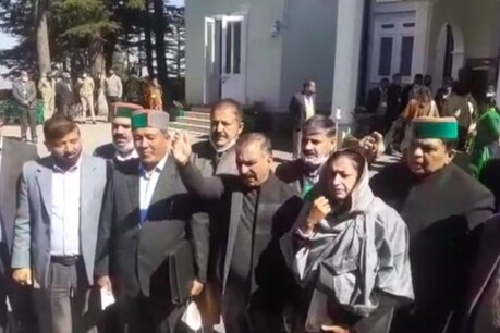 हिमाचल प्रदेश में चल रहे विधानसभा में विपक्ष ने जमकर हंगामा किया है.