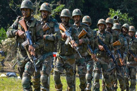 भारत में हथियारों का आयात 33 फीसदी कम हुआ : सिपरी की रिपोर्ट