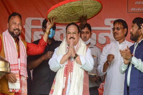 जेपी नड्डा ने गुवाहाटी में असम चुनाव के लिए बीजेपी का घोषणापत्र जारी किया (PTI)