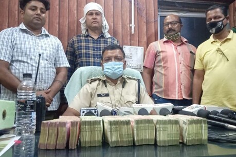 जबलपुर में हवाला की रकम के साथ 22 साल की लड़की को गिरफ्तार किया गया.